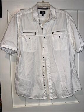 Rock & Republic White Short-Sleeve Button-Down Shirt with Chest Pockets